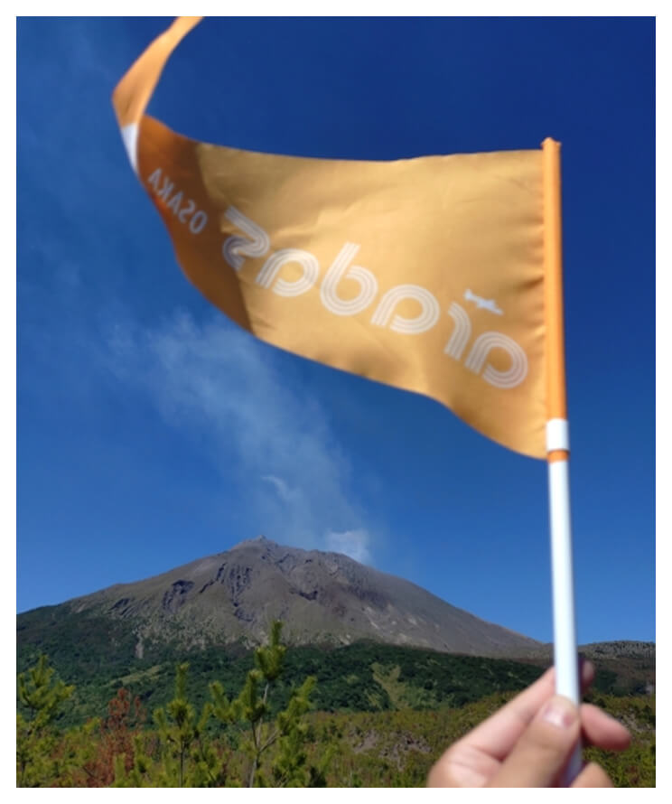 sadaraになってしまったフラッグと桜島の写真